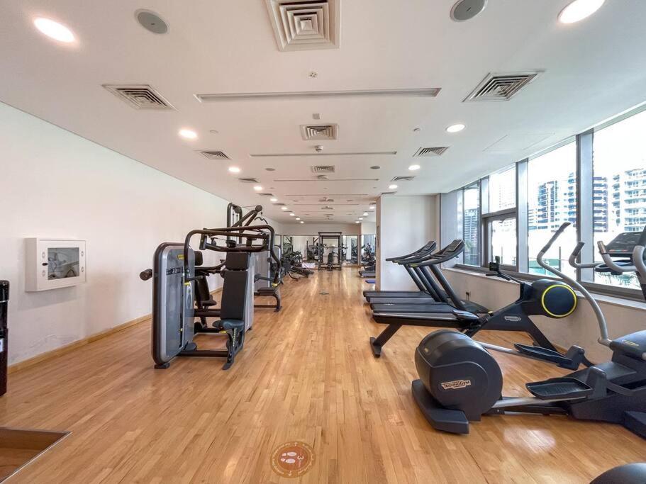 Cozy Studio In Sparkle Tower Jbr By Suiteable Dubai Esterno foto
