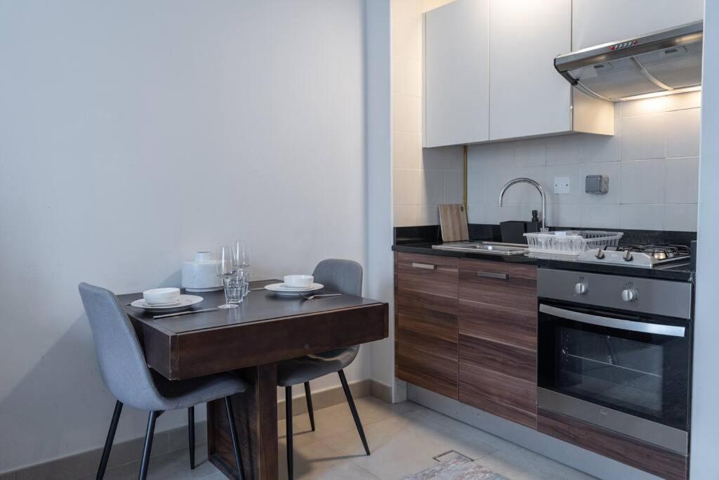 Cozy Studio In Sparkle Tower Jbr By Suiteable Dubai Esterno foto