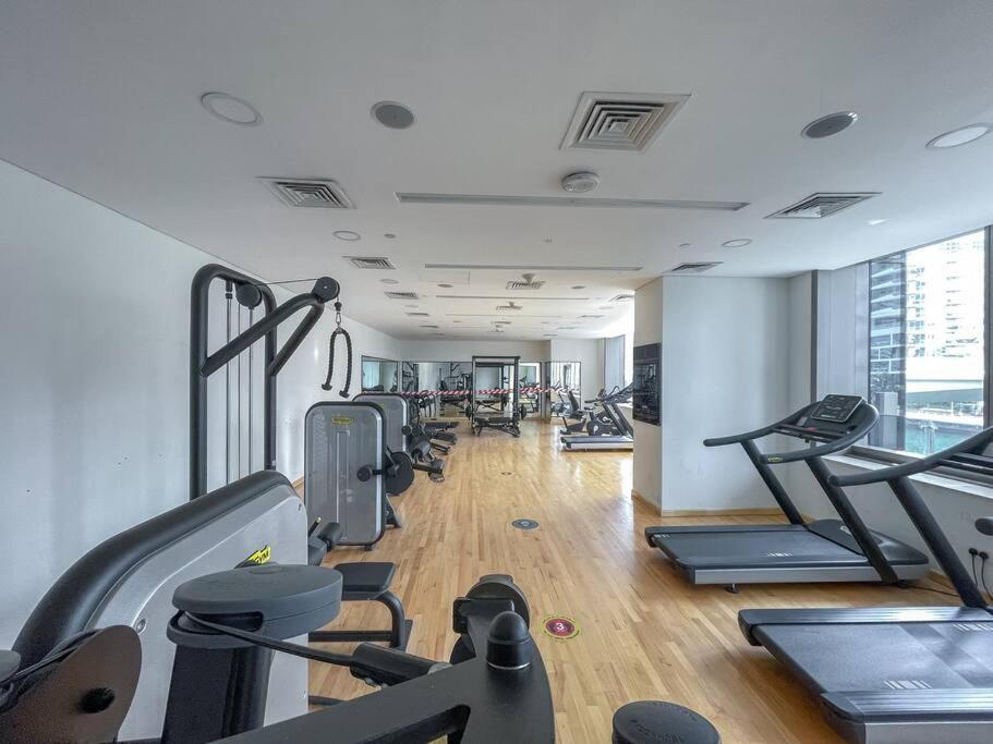 Cozy Studio In Sparkle Tower Jbr By Suiteable Dubai Esterno foto